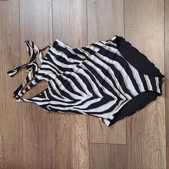 Trina Turk VIVANT ONE SHOULDER black tan white Asymmetrical One Piece swim suit - Picture 7 of 15